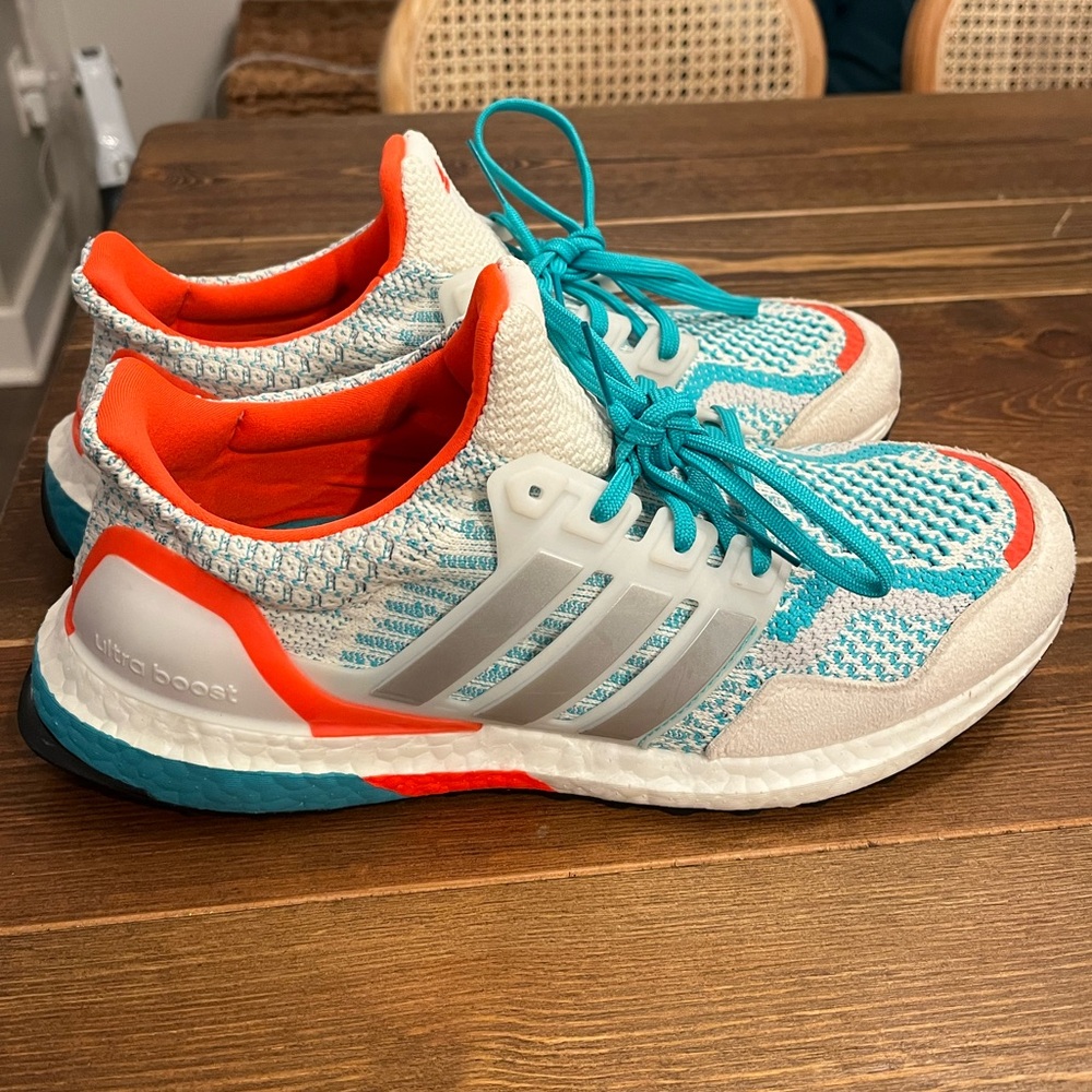 Men’s ultra boost US size 8.5. Made from recycled ocean plastic. Worn one time.